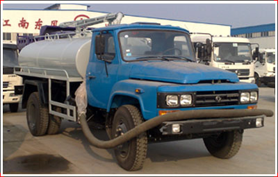 東風(fēng)尖頭吸糞車(chē)圖片